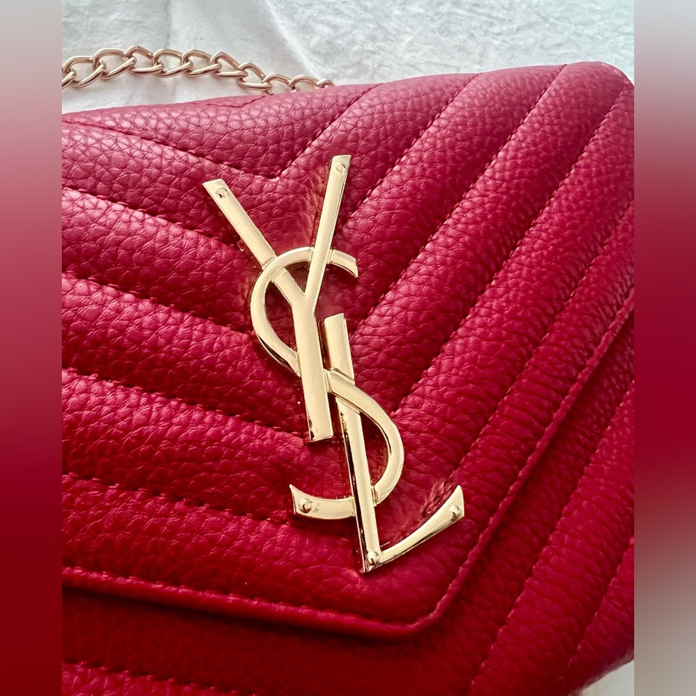 👑✅PRICE FIRM✅ Red Fashion Designer WOC Crossbody Bag. - Picture 8 of 17
